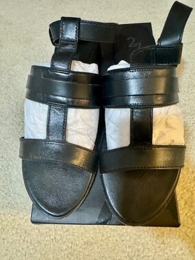 27 EDIT Black Leather Sandals Size 9.5